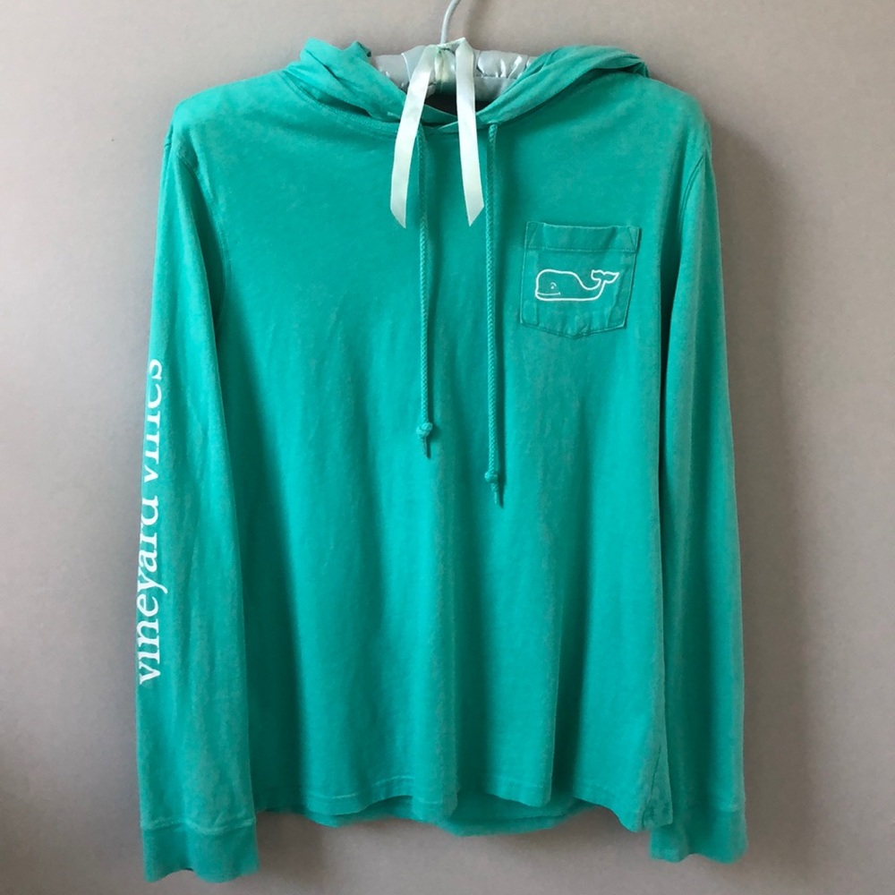 Vineyard Vines- sea foam green tee sweatshirt